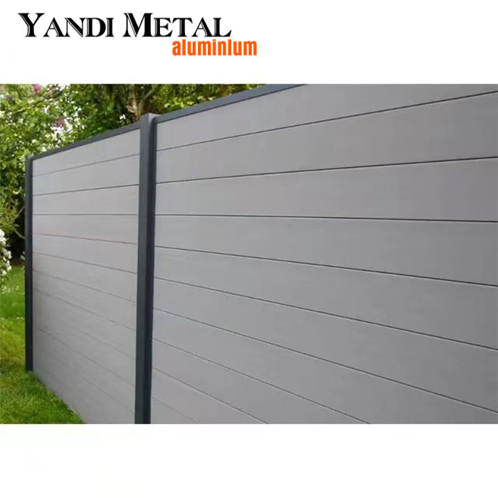 Verzierter privater Gartenzaun aus Aluminium