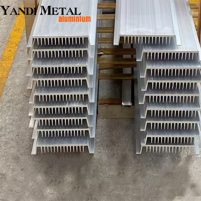OEM-Kühlkörper aus extrudiertem Aluminium. Profile für extrudierte Aluminium-Kühlkörper