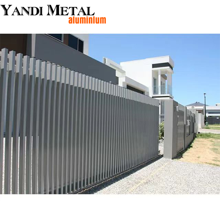 Moderne Metallstreifen-Gartenzaunelemente für den Vorgarten, pulverbeschichtete Aluminiumzäune von hoher Qualität