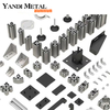 4040 Aluminium-Strangpressprofile aus industriellem T-Nut-Aluminium. Profile aus eloxiertem Aluminium mit schwarzen Balken