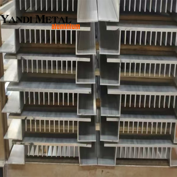 Heißer Verkauf Aluminiumprofil Custom Fin Kühlkörper Fabrikversorgung CNC