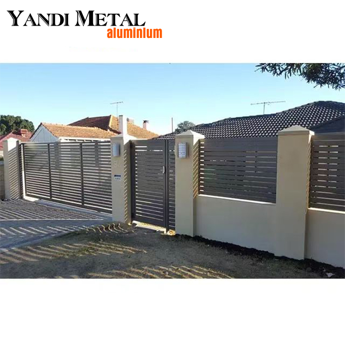 Wasserdichter horizontaler Lamellenzaun aus Aluminium für den Garten. Gitterlamellenzaun. Gartenzaun aus Paneelen