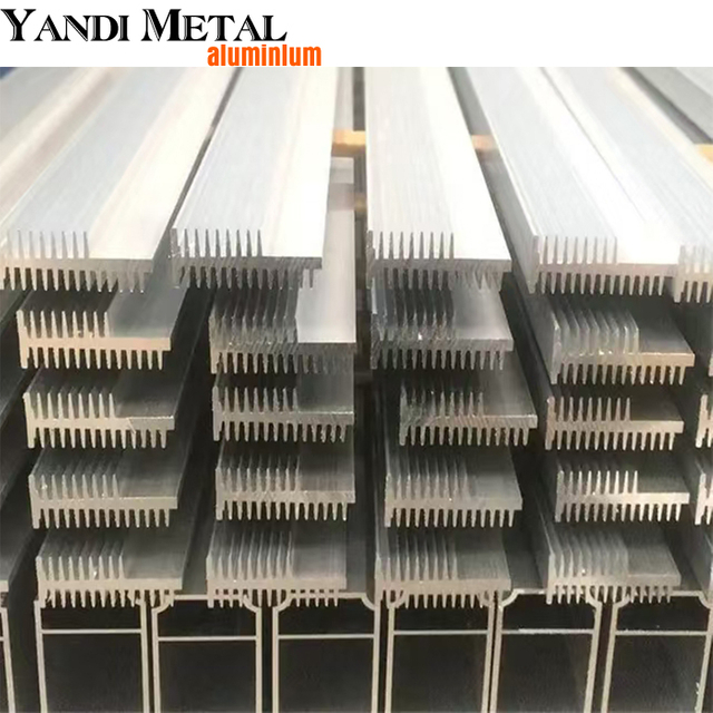 Maßgeschneidertes heißverkauftes extrudiertes Kühlkörperprofil aus eloxierter Aluminiumlegierung