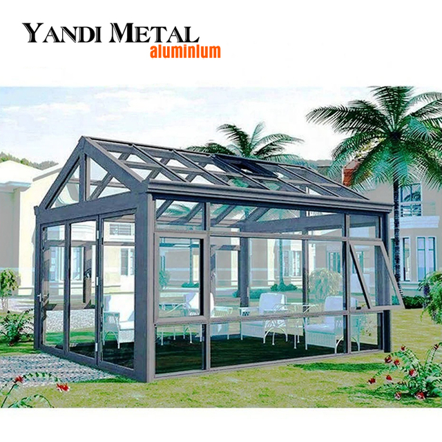 Garten-Solarium aus Aluminiumlegierung. Versenkbares Solarium aus Aluminiumglas für Solarium. Glassolarium mit Aluminiumrahmen