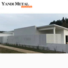 Moderne Zaunelemente aus Metall für den Garten. Eloxierte, pulverbeschichtete, optionale Zaunlatten aus Aluminium. Sichtschutzzaunelemente aus Aluminium