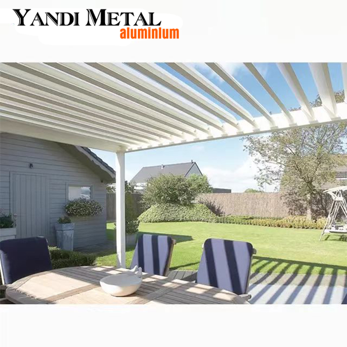 Maßgeschneiderte 3*3 3*4 6*4 Outdoor-Pergola Bioklimatische Aluminium-Pergola mit Glasschiebetüren und Lamellendach