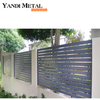 Wasserdichter horizontaler Lamellenzaun aus Aluminium für den Garten. Gitterlamellenzaun. Gartenzaun aus Paneelen