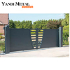 Automatische Garten-Einfahrts-Schiebetür aus Aluminium direkt ab Werk. Aluminium-Tür mit horizontalen Lamellen und Sichtschutz