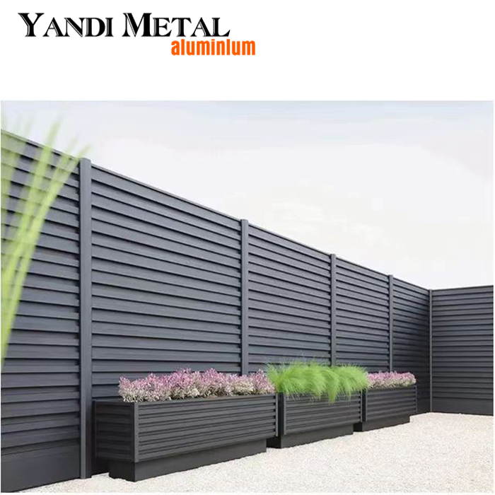Aluminium-Außenterrassen-Gartenzaun Metall-Sichtschutzrohrzaunelement Horizontales Lattenzaunelement aus Aluminium für den Außenbereich
