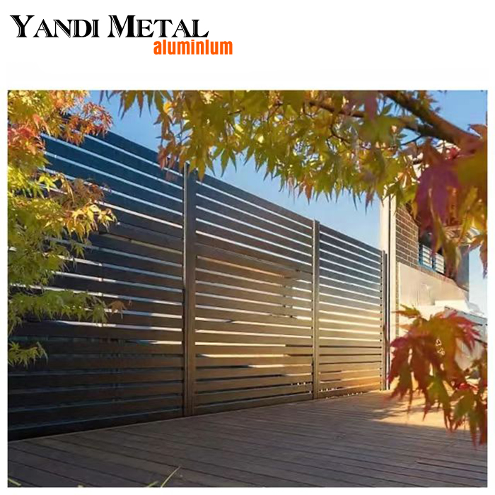 Yandi Factory liefert direkt Aluminiumstreifenzaunelemente für den Außenbereich für private Gartenzäune aus Aluminium