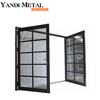 Das neueste Design. Moderne Aluminiumvilla im neuen Stil, große, doppelt gefaltete, faltbare Glasschiebetüren aus Aluminium