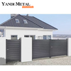 Automatische Garten-Einfahrts-Schiebetür aus Aluminium direkt ab Werk. Aluminium-Tür mit horizontalen Lamellen und Sichtschutz